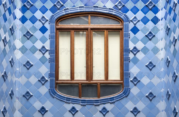 Atrium window