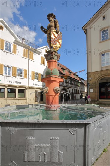 Market fountain with sculpture and Baden coat of arms