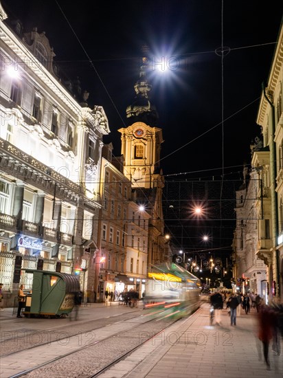 Full moon over Herrengasse