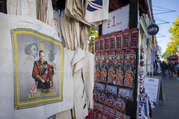 Prince Charles and Queen Elizabeth on Bag