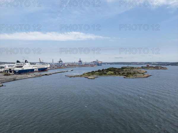 Arendal ferry port and Nya Aelfsborg sea fortress in the mouth of the Gota Aelv river