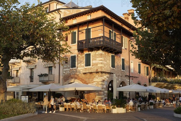 Traditional Hotel Gardesana with terrace restaurant