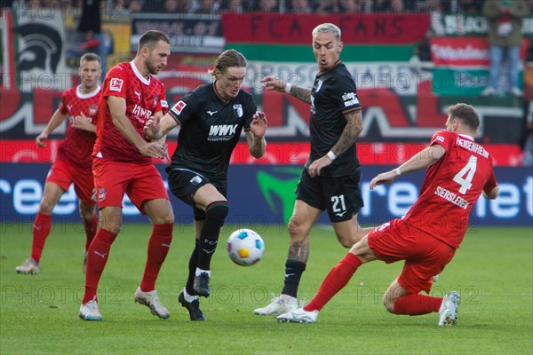 Fight for the ball: f.l.t.r. Jonas FOEHRENBACH 1.FC Heidenheim