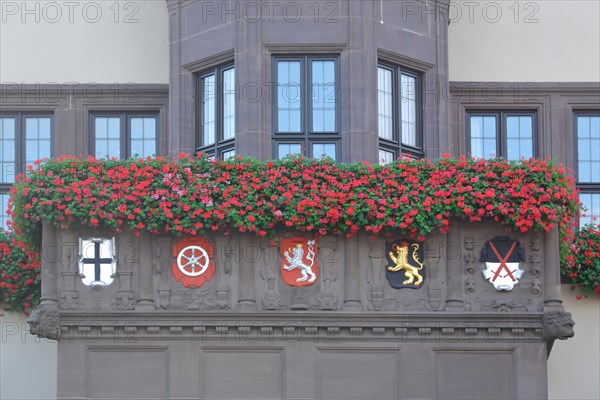 Five coats of arms and floral decoration on the town hall