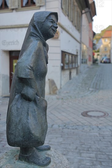 Sculpture market woman at the fountain