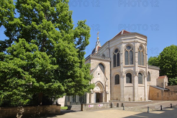 Romanesque St-Jean Cathedral