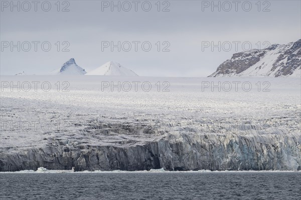 Hansbreen Glacier