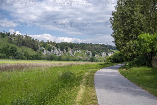 View of the rock formation of the 12 Apostles between Solnhofen and Eßlingen along the Altmühltal cycle path