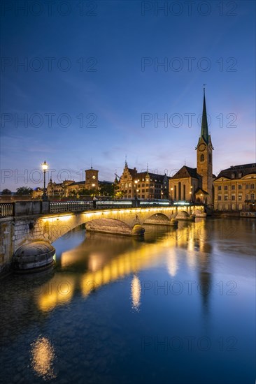 Fraumünster with town hall and Münsterbrücke at dusk