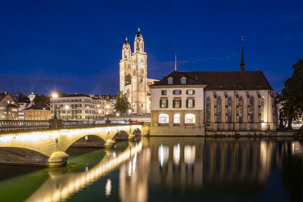 Grossmünster with water church and Münsterbrücke at dusk