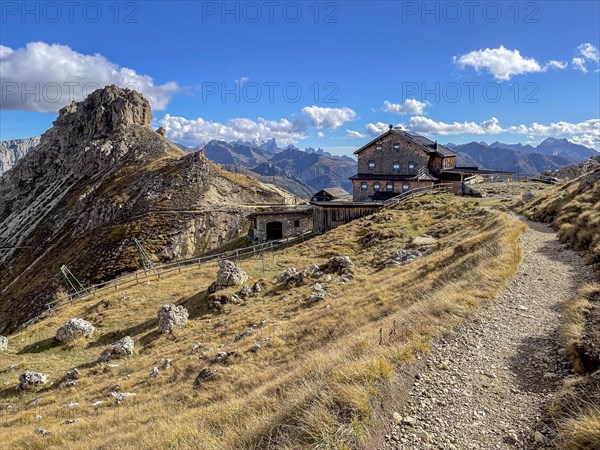 Croda Rossa Hut