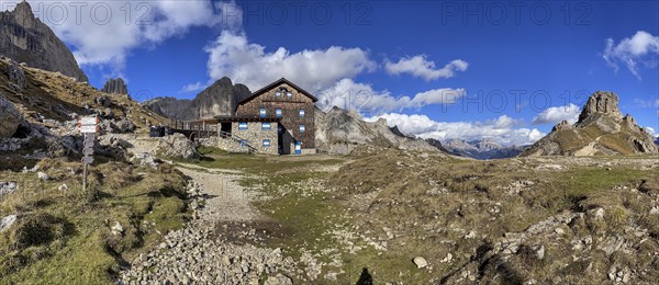 Croda Rossa Hut