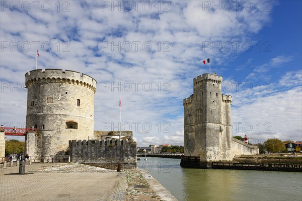 Medieval towers Tour de la Chaîne warp tower