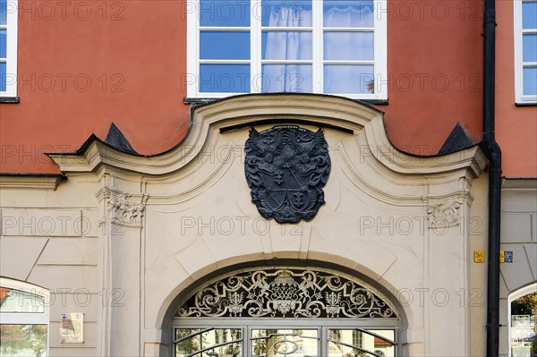 The Red House is a heritage-protected building from 1720 30 with the coat of arms of the patrician Jenisch family