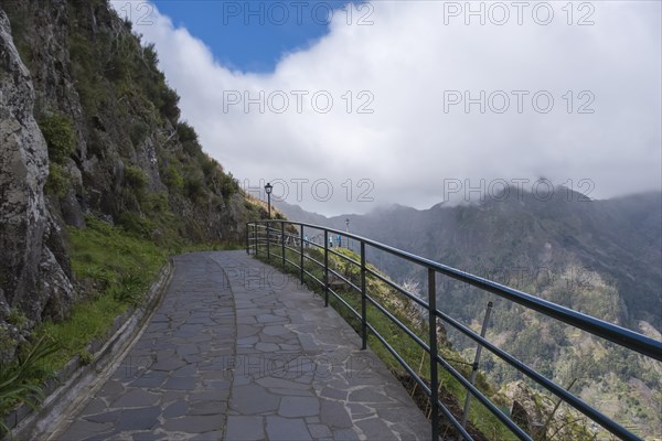 Footpath to the Eira do Serrado viewpoint