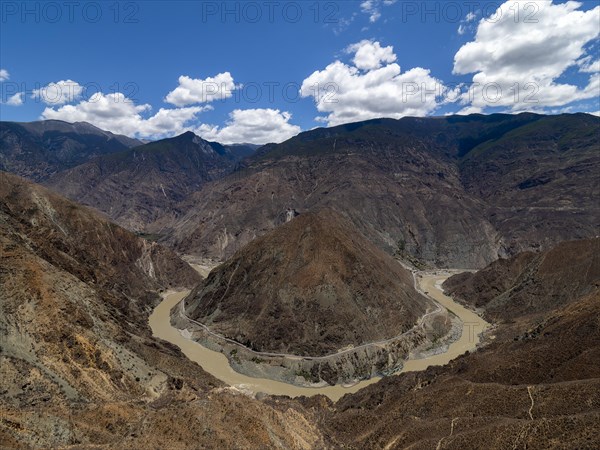 Yangtze River bend between the mountains