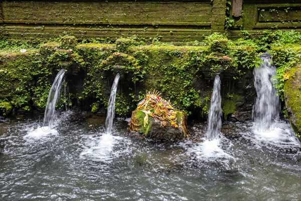 A small temple used for sacred ablutions. Enchanted and covered in moss