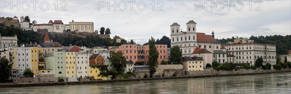 View over the Inn quay to the Veste Oberhaus