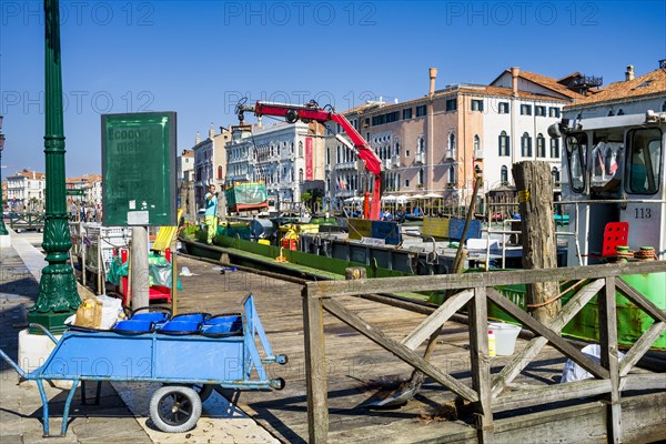 Rubbish collection at the Rialto Market