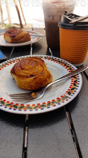 Cinnamon roll with coffee for take away