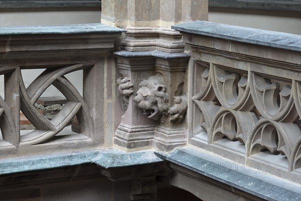 Grotesque on a column in the Pellerhof