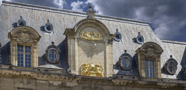 Sundial in the courtyard of the Sorbonne