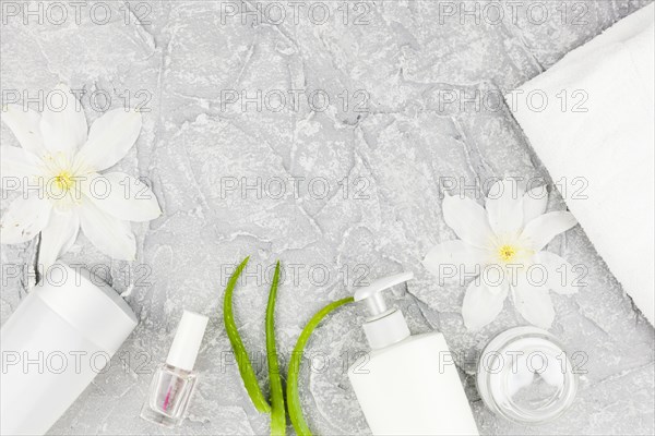 Cosmetics composition white colours