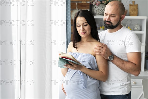 Husband pregnant wife searching baby names