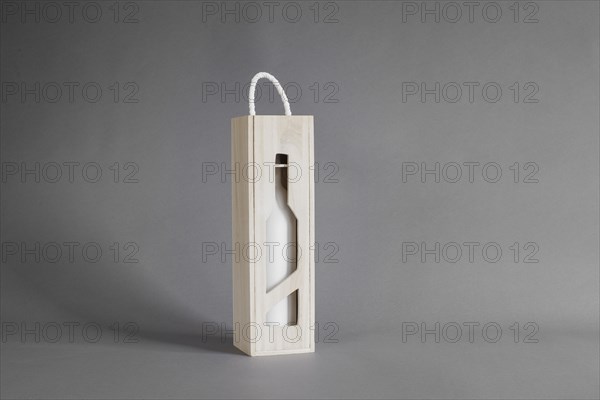 Mockup wine bottle wooden box