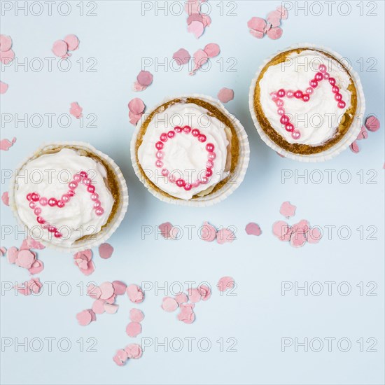 Mom title cakes paper confetti