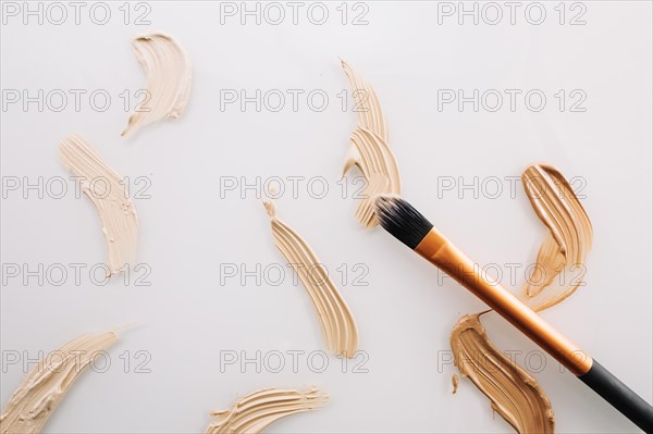 Strokes concealers brush