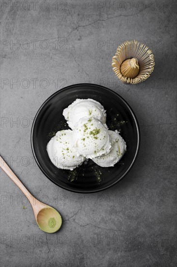 Top view vanilla ice cream plate