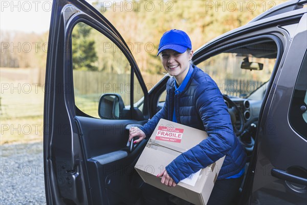 Woman arriving with order client