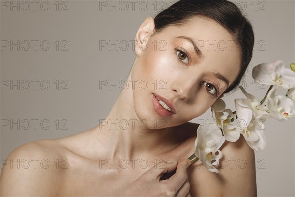 Brunette girl posing with flowers