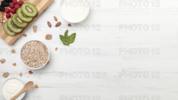 Fruts with yougurt granola cereals