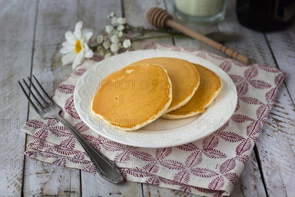 High angle pancakes plate