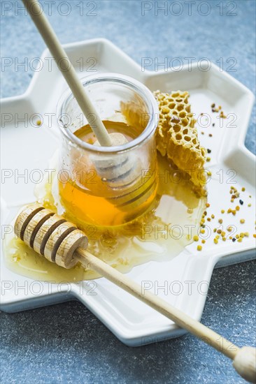 Honey pot with honey dipper honey comb floral tray