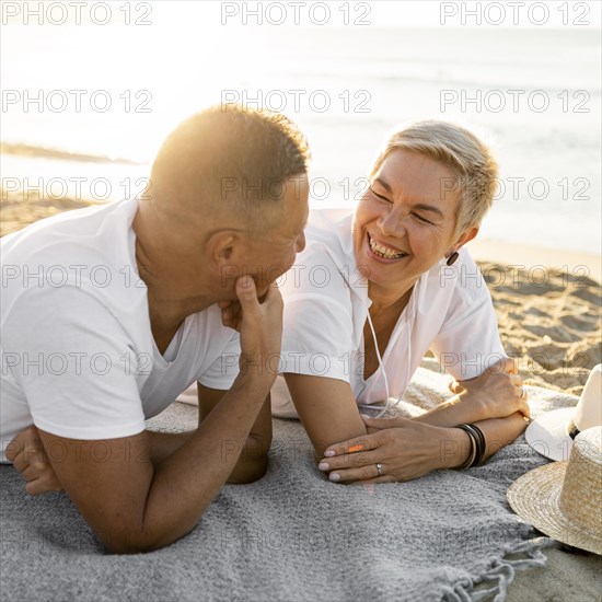 Medium shot happy couple talking