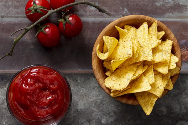 Nachos bowl tomato sauce table