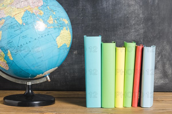 Set multicolored books globe