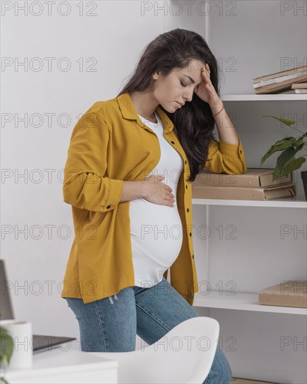 Side view pregnant woman home feeling very well