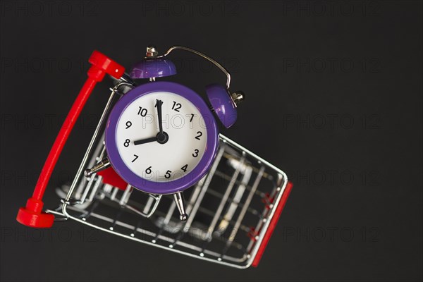 Supermarket cart with alarm clock