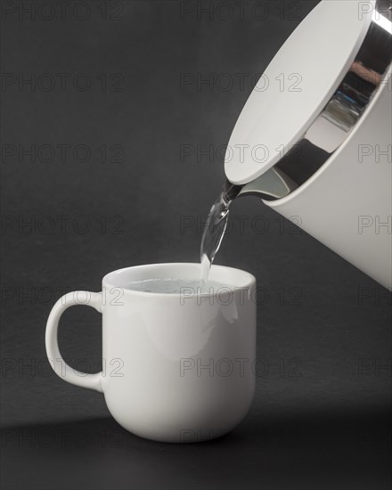 Electric kettle pouring water cup