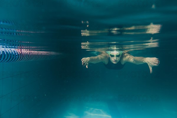 Front view swimmer diving