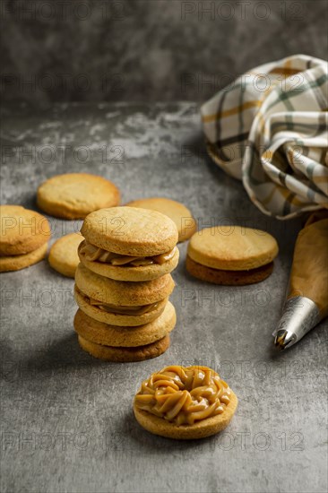 High angle alfajores arrangement