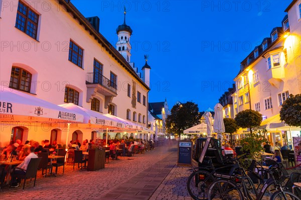 Outdoor seating in a restaurant