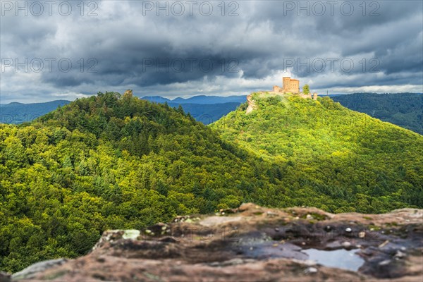 Slevogtfelsen with view on castle of Trifels