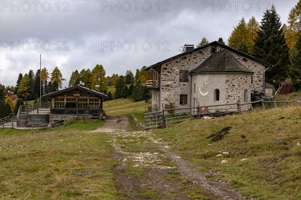 Isi Huette Alm Restaurant between Weisshorn and Schwarzhorn