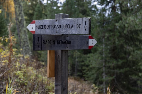 Signpost to the Kugeljoch