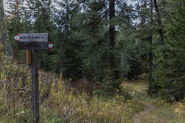 Signpost to the Kugeljoch